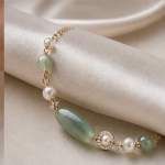 Elongated Green Jade Bead Bracelet with Pearls in Gold Tone - 图片 3