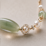 Elongated Green Jade Bead Bracelet with Pearls in Gold Tone - 图片 4