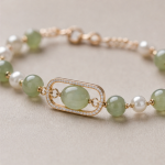 Oval Jade Cabochon and Pearl Bracelet with Pave Frame - 图片 3