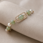 Oval Jade Cabochon and Pearl Bracelet with Pave Frame - 图片 4