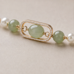 Oval Jade Cabochon and Pearl Bracelet with Pave Frame - 图片 6