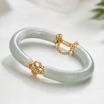 Pale Jade Bangle with Gold Floral Fittings - 图片 7