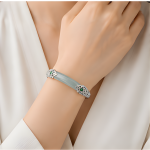 Jade Bangle with Silver Serpent Head Fittings - 图片 2