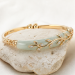 Jade Bangle with Gold Vine and Leaf Overlay - 图片 6