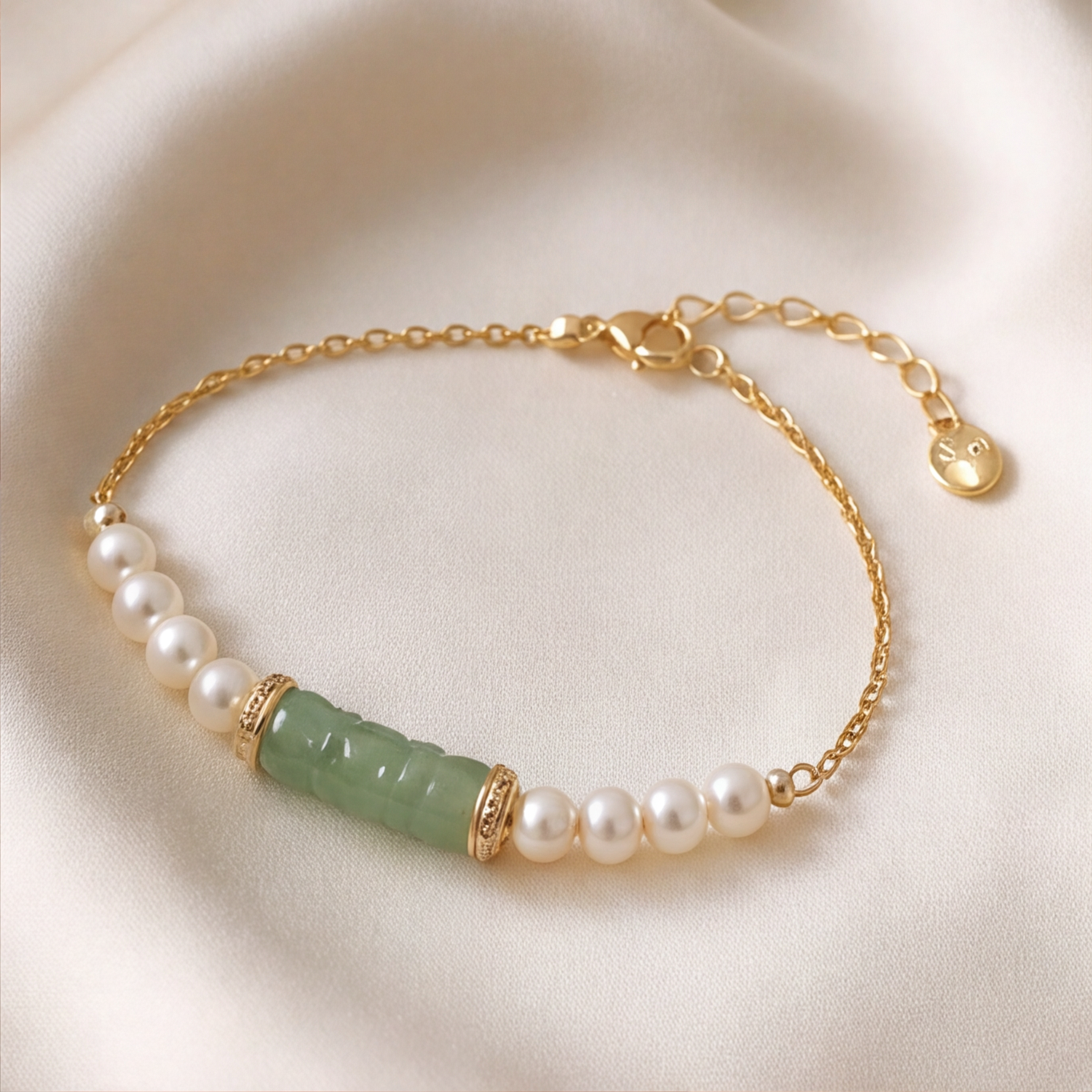 1786613489_430e223e-2 Carved Jade Cylinder and Pearl Bracelet - 图片 1