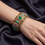 Wide Jade Cuff Bangle with Gem-Set Gold Filigree - 图片 2